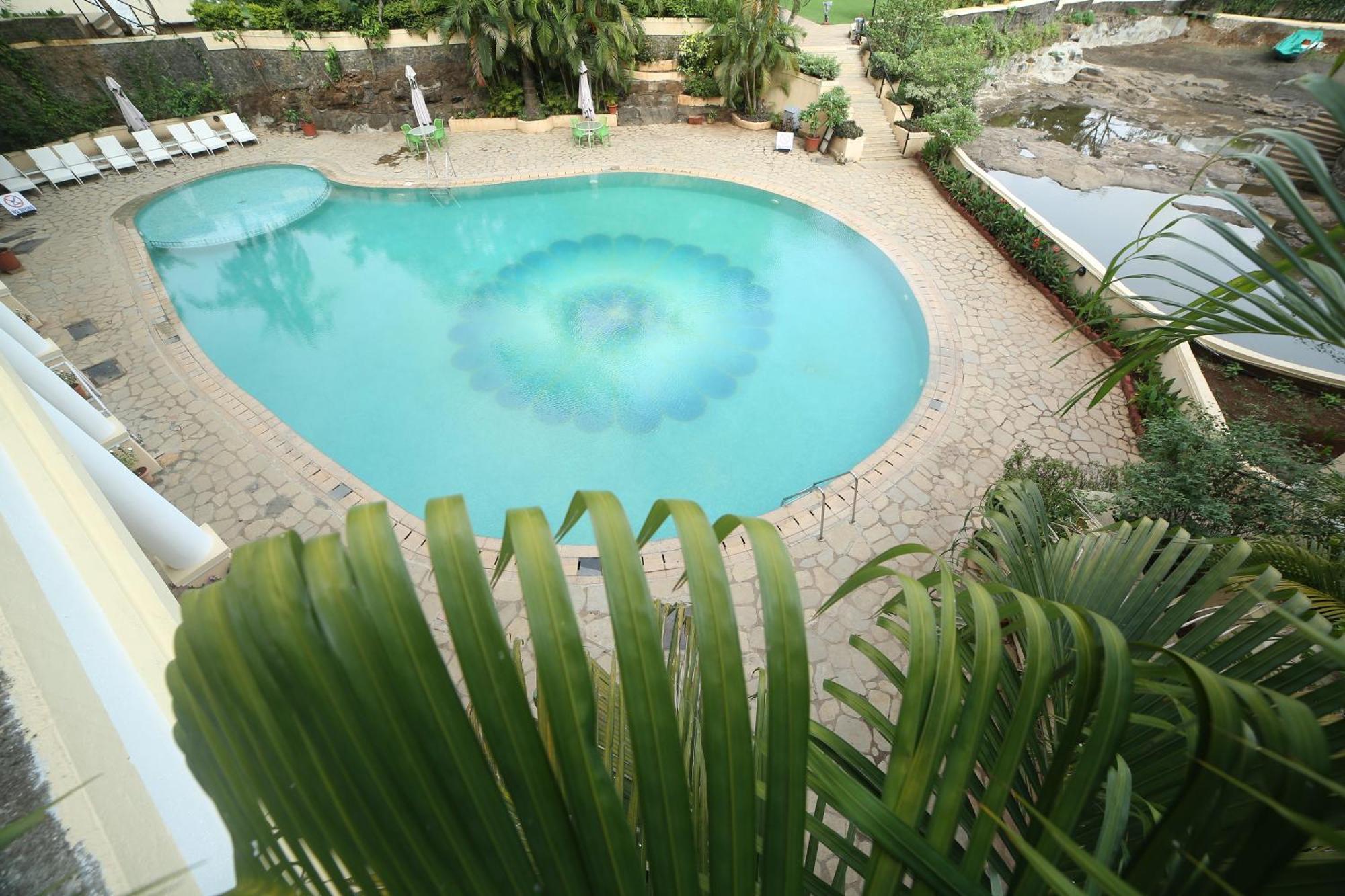 The Lagoona Resort Lonavala Buitenkant foto
