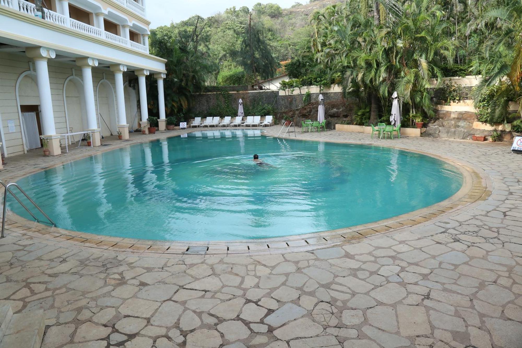 The Lagoona Resort Lonavala Buitenkant foto