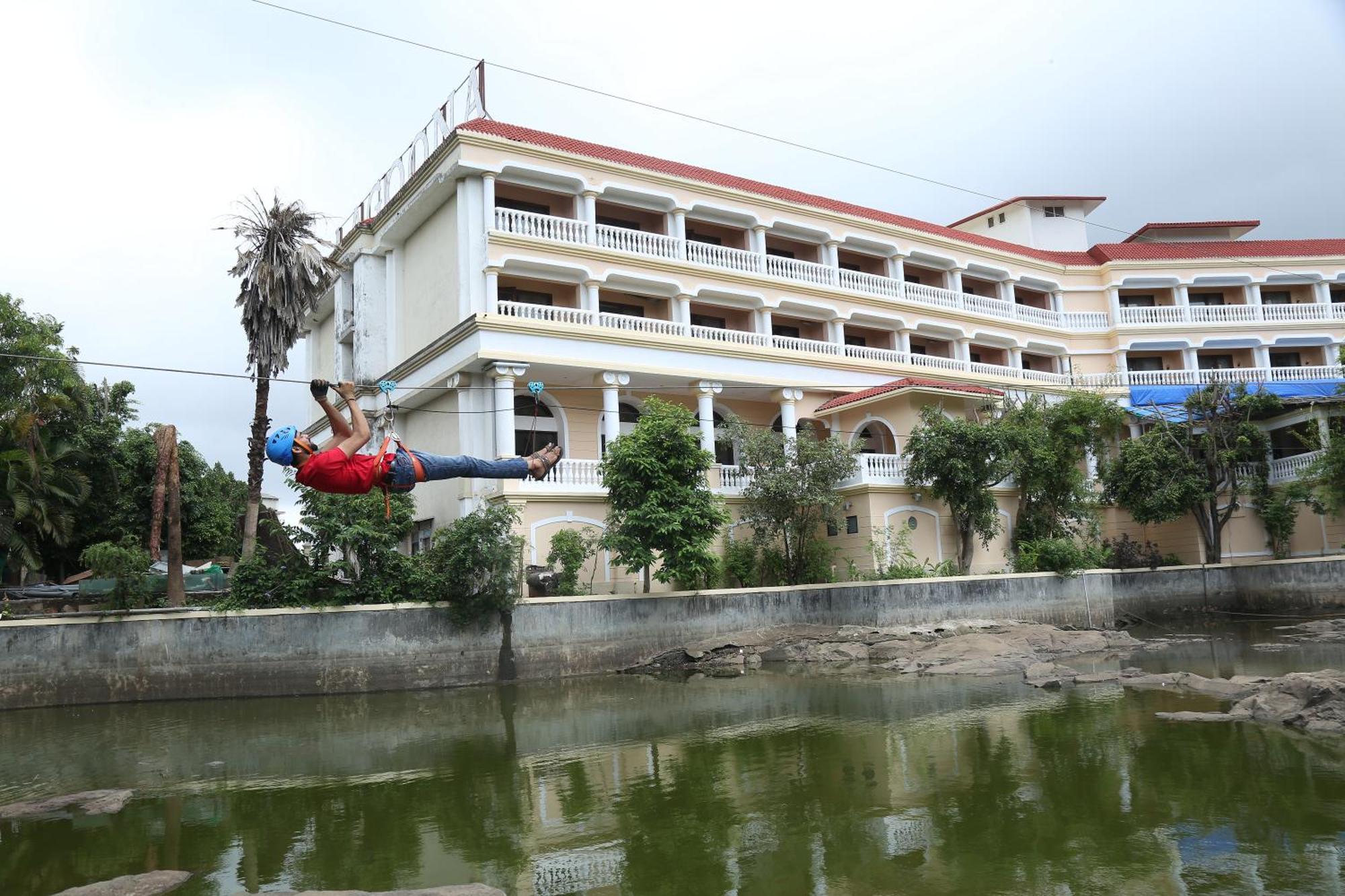 The Lagoona Resort Lonavala Buitenkant foto