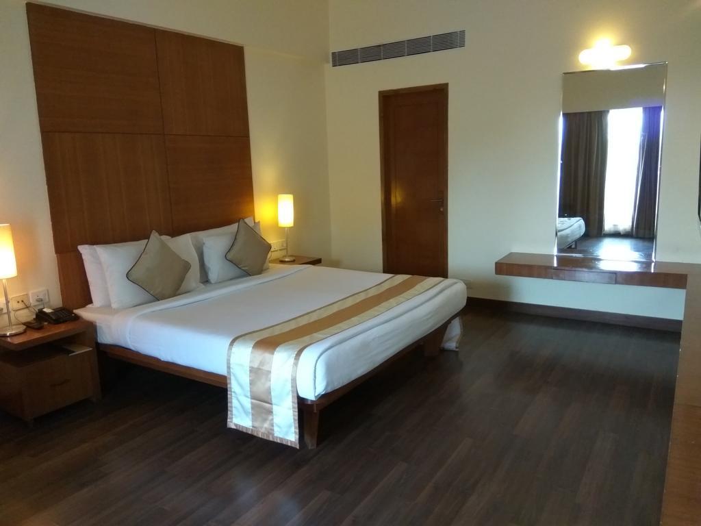 The Lagoona Resort Lonavala Buitenkant foto